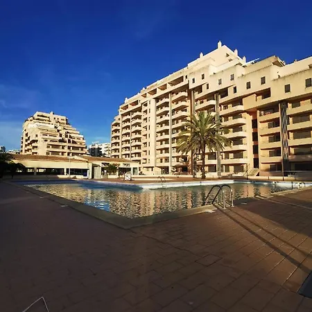 Terrain De Tennis/piscine 800m De La * Portimão